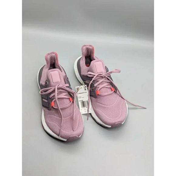 NIB Adidas Ultra Boost 22 W Womens Active Lifestyle Running Shoes Sz 8 MSRP $190 - Picture 3 of 8